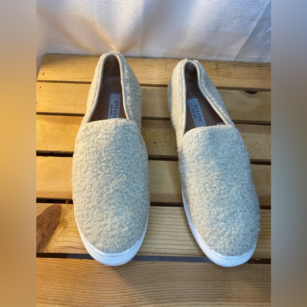 Steven New York Sherpa Sneakers, size 7